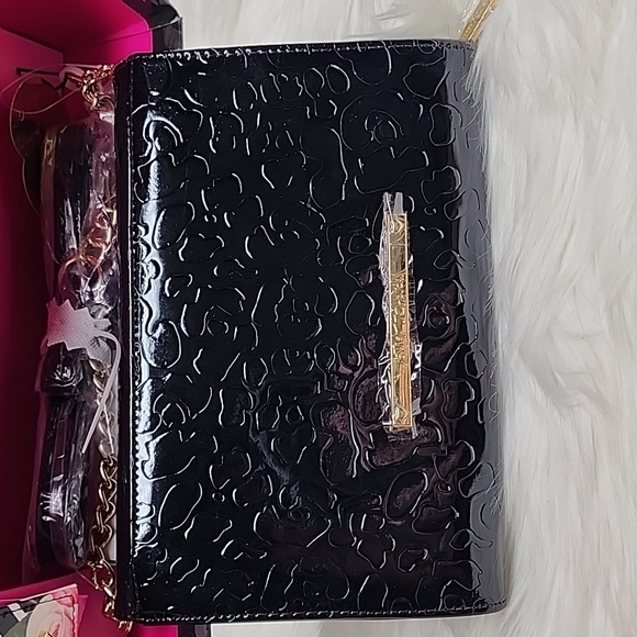 Betsey Johnson Black Leopard w/ Bow Crossbody Purse & Floral Card Case Gift Set - Picture 5 of 16